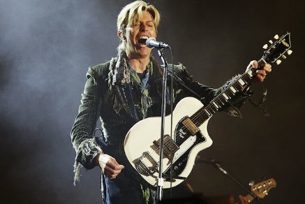 Bowie performs 'Starman' during a live concert in New York.